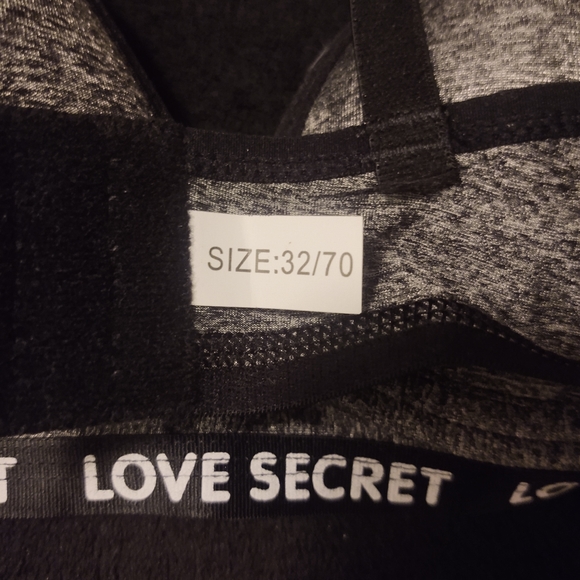 Bras - Picture 3 of 4